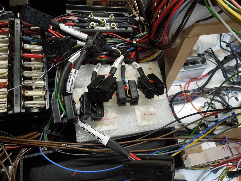 https://mercedes-pickup.com/media/images/2019-11-02-01-relaisframe-wiring_sm-large.jpg